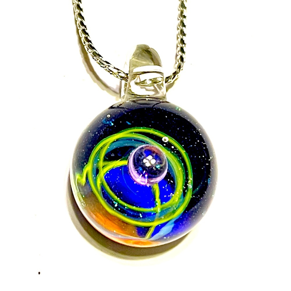 Glass pendant and chain